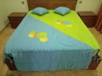 Vendo edredão com duas almofadas para cama de casal cor azul e verde