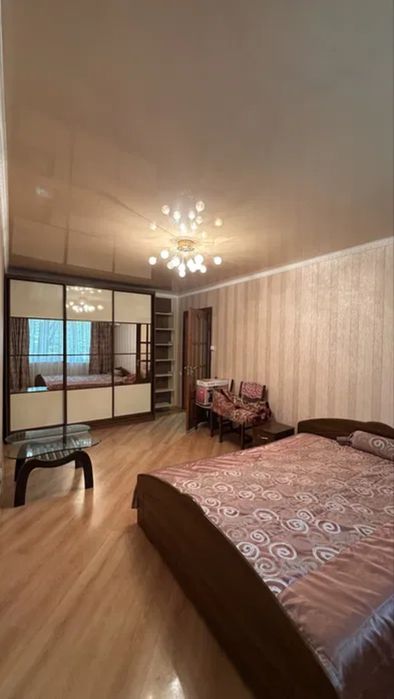 3-кімнатна квартира, 2-й поверх. Дендропарк..