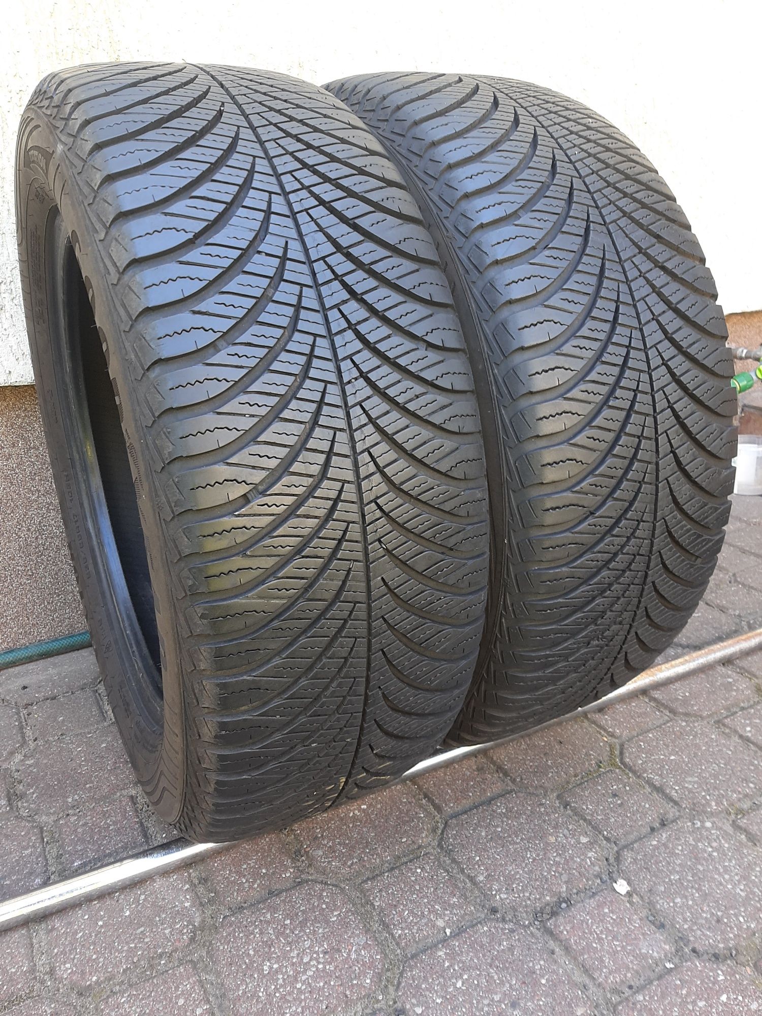 2x Opony całoroczne 235/55R17 GoodYear Vector4Sasons 7mm 2019r