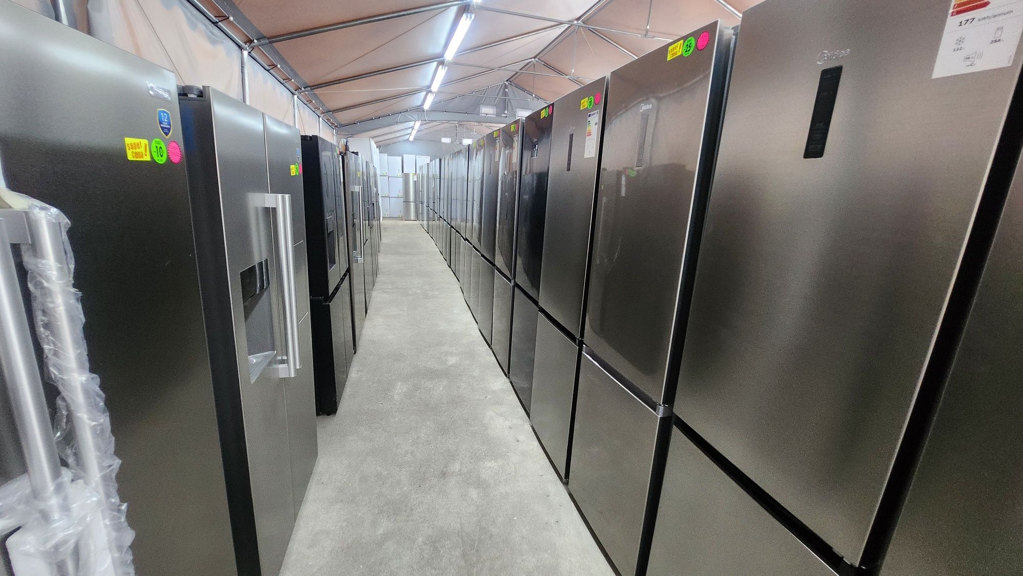 JANKI, ul. WSPÓLNA 6 Lodówka Samsung RB38T705CB1