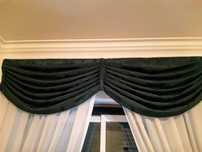 2 sanefas+4 partes laterais cortinas verde escuro, excelente estado