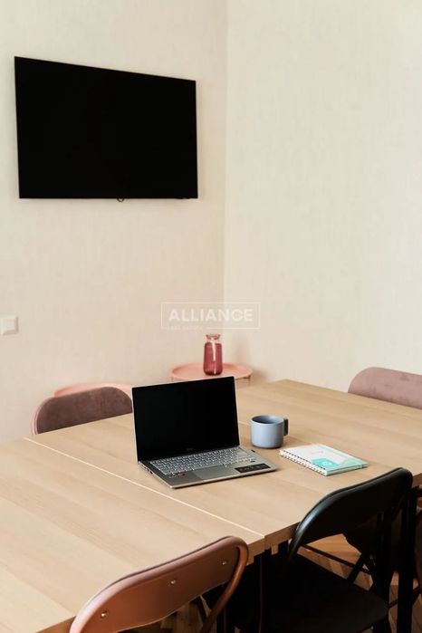 Продаж діючого офісного центру у центрі Калуша.