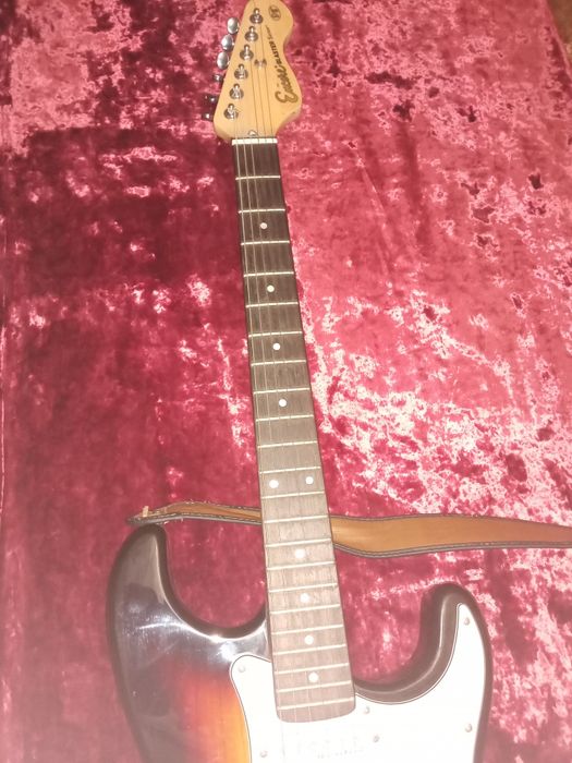 Электрогитару красивую современную на синтезатор б. у. обмен!