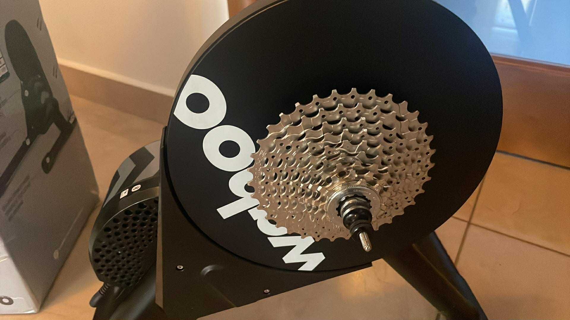 Trenażer Wahoo Kickr Core Smart + kaseta Shimano + mata TACX WAHOO