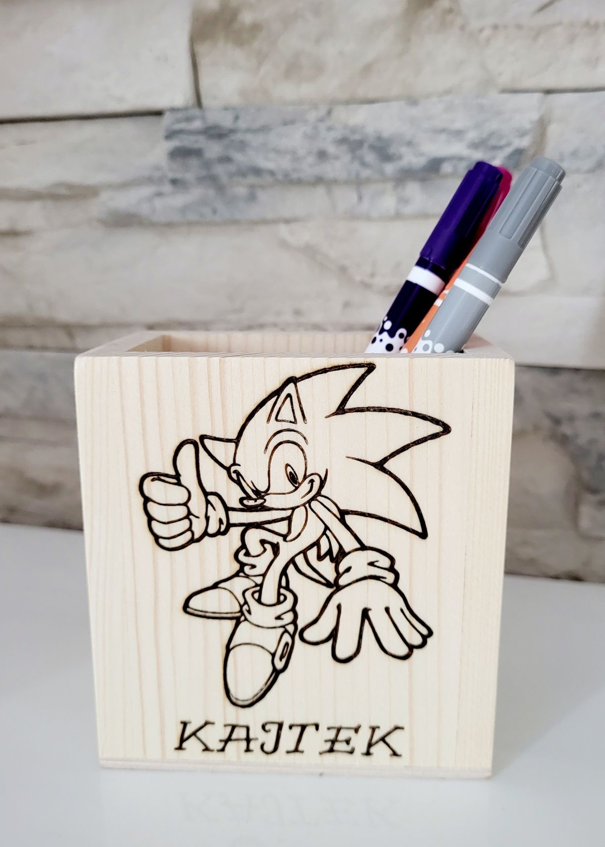 Kubek na kredki z imieniem Drewniany Przybornik Grawer Sonic