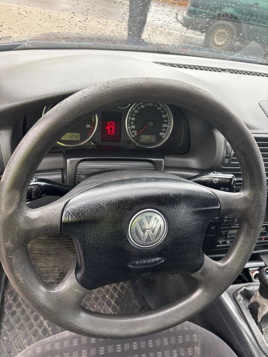 VWPassat B5 lift kombi 1.9tdi 130km 6biegowy 
Sprawny . 
Ważne opłaty