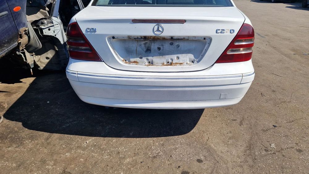MERCEDES C KLASA W203 SEDAN ZDERZAK TYŁ