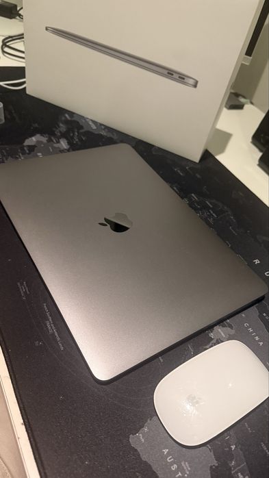 MacBook Air 13” M1 – 8GB / 256GB – Space Gray – Impecável!