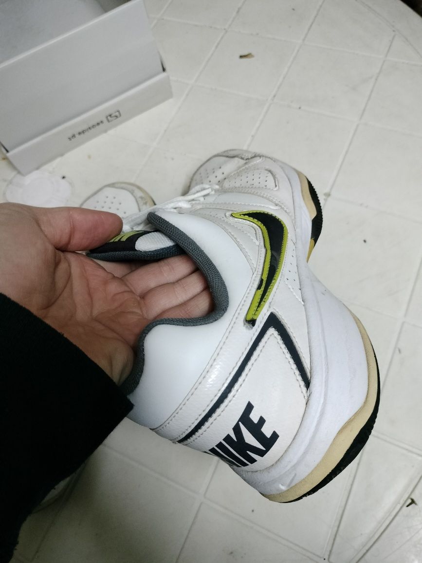 Sapatilhas Nike de jogar tênis