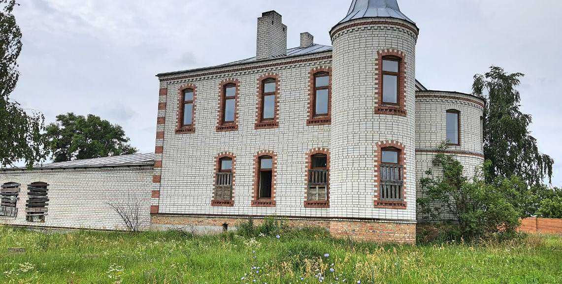 Продаж будинку. Броварський район. Площа - 465 м.Ділянка 21 сотка.