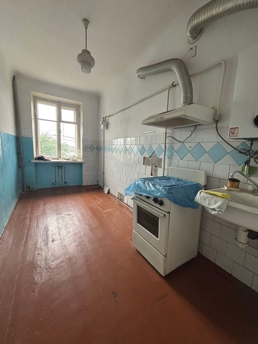 Продам квартиру під ремонт