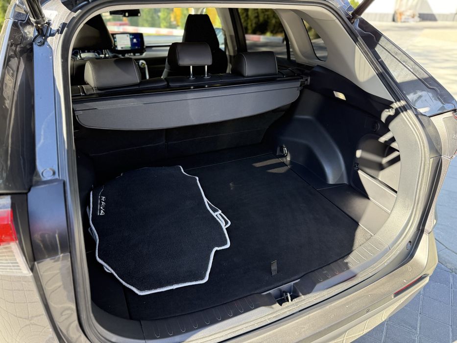 Подобова оренда  - Toyota RAV4 Hybrid 2023