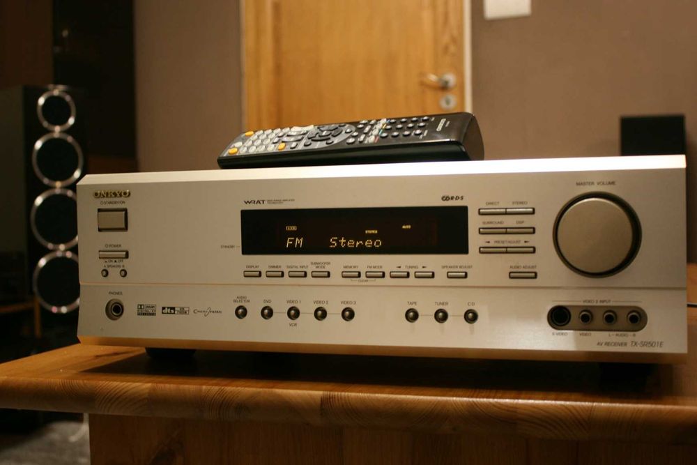 Amplituner Onkyo wzmacniacz 130 wat wejście optyczne do TV kino domowe