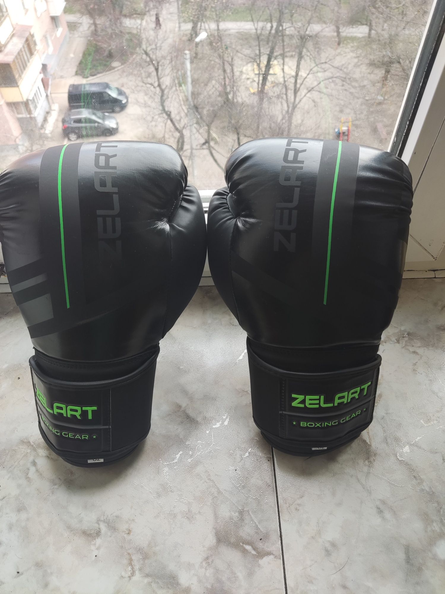 Продам боксерские перчатки zelart