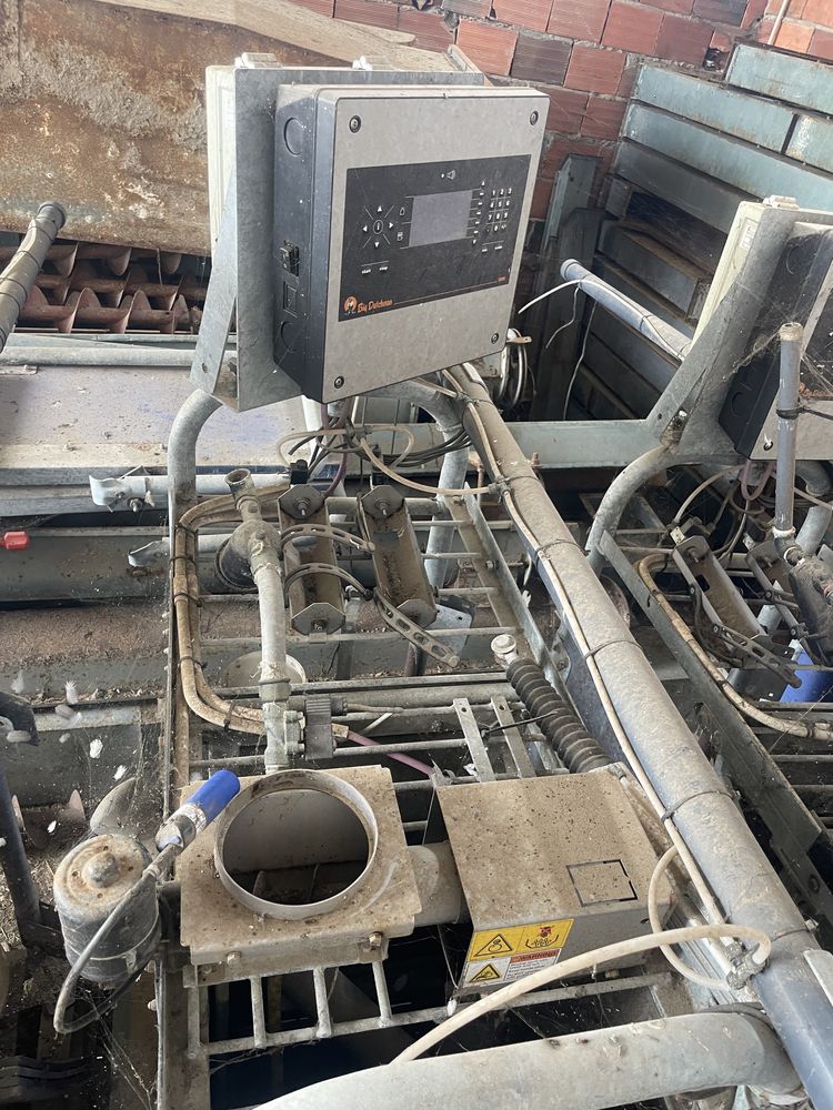 Maquina de alimentação de porcas