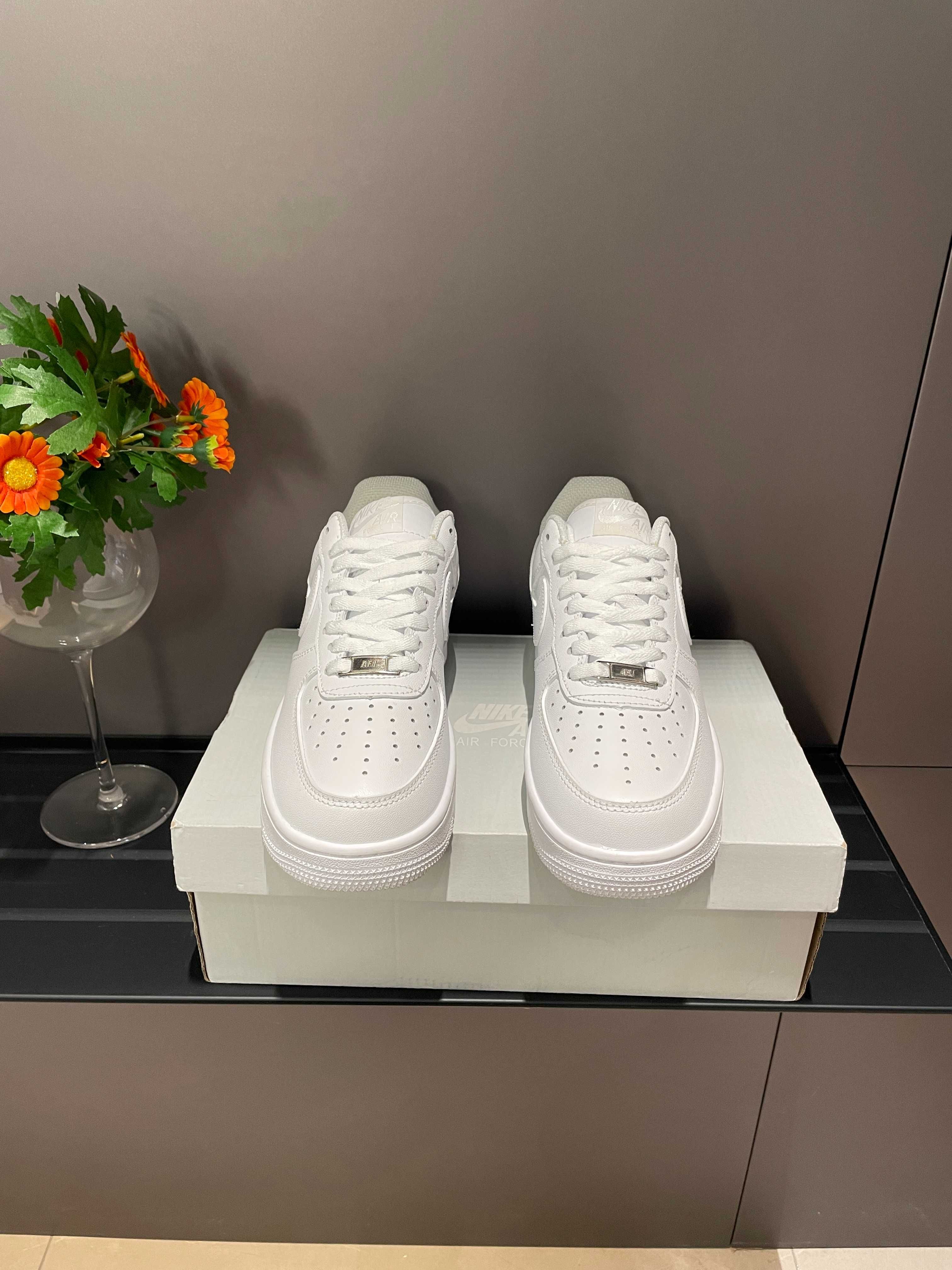 Nowy Nike AirForce1Low White Moda Rozmiar.43