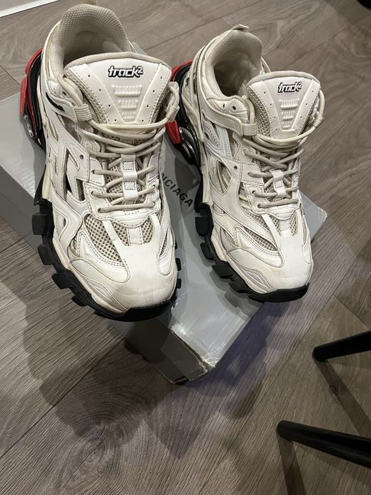 Balenciaga track2