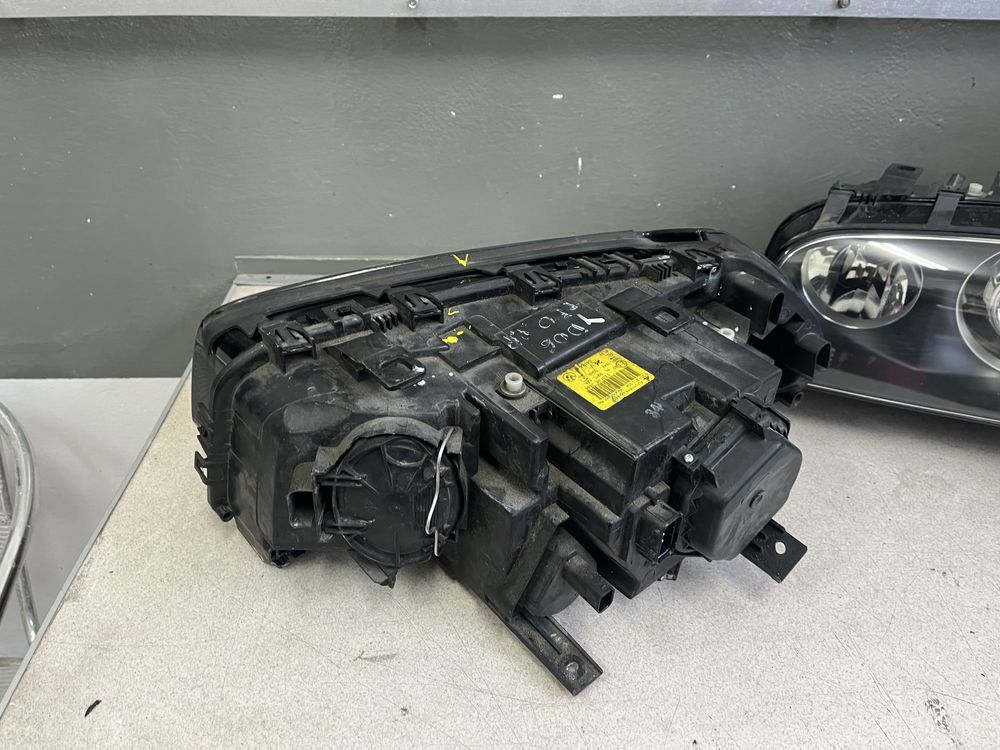 Bmw e83 X3 lampy bi led komplet reflektory bi led