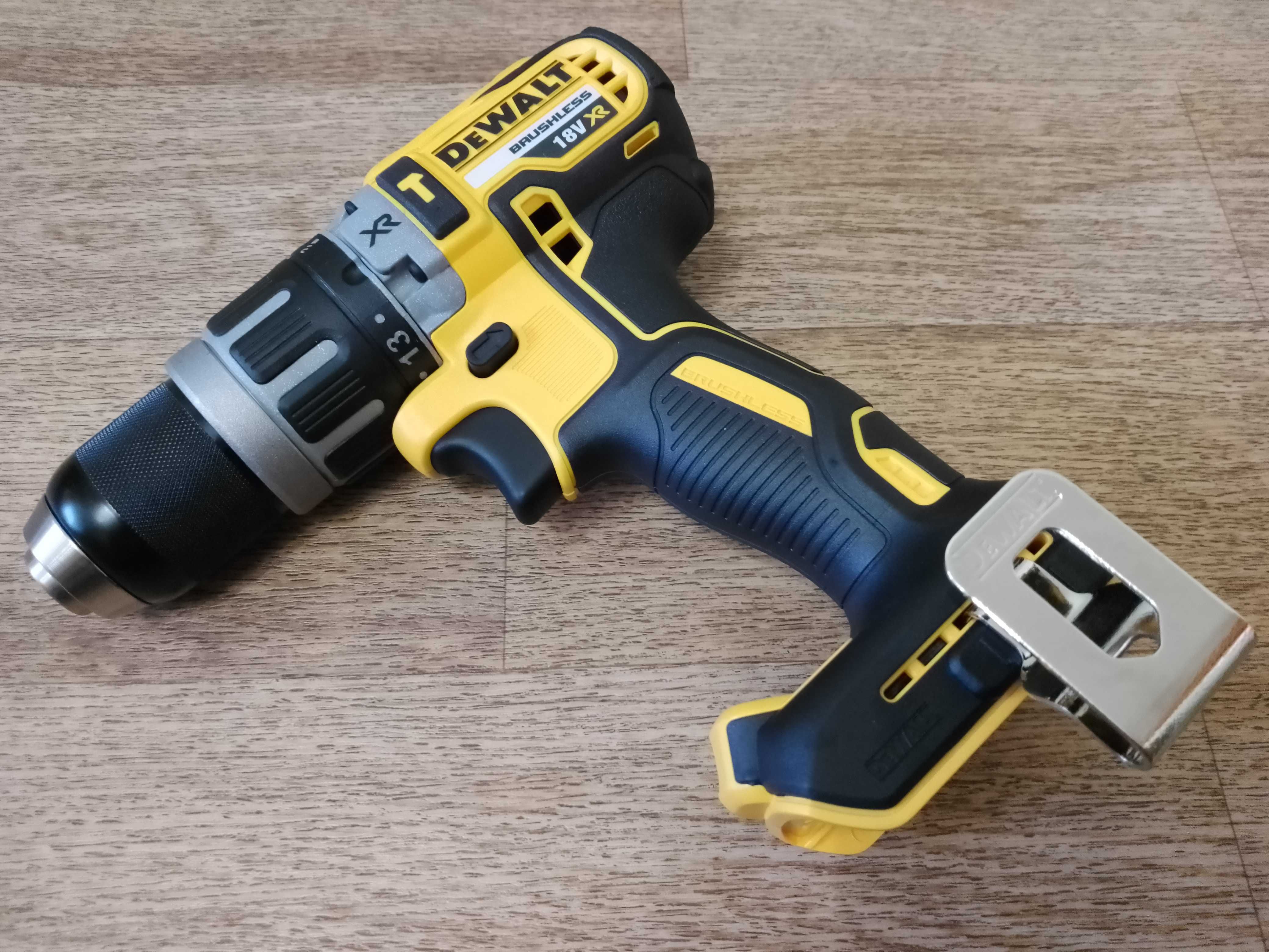 Дриль-шурупокрут ударний DeWALT DCD796NT (18В XR, 70Нм, 1.2кг) Дрель