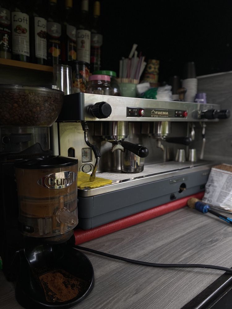 Профессиональная кофемашина фаема 98 работает от 220в