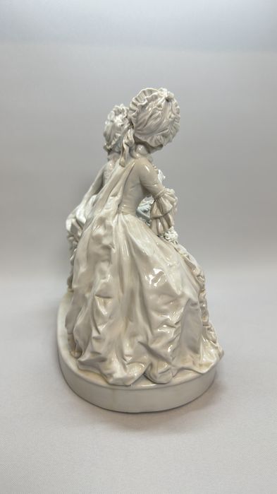 Антикварна порцелянова статуетка фігурка статуэтка скульптура фарфор