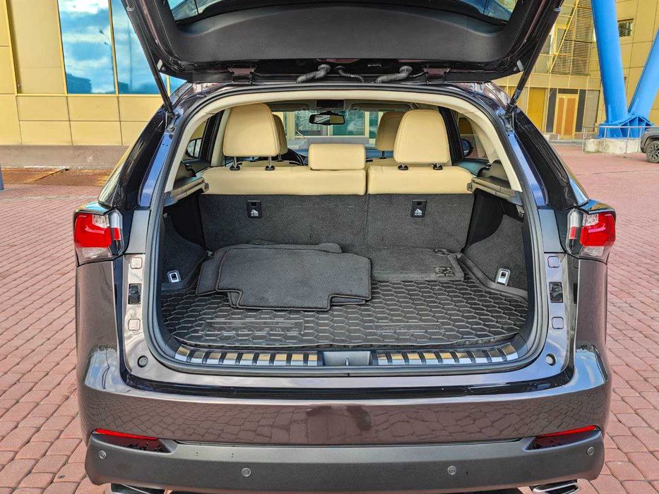 Продам Lexus NX 200t