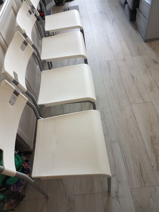 Krzesła 2 jak nowe Ikea białe z matowosrebrnym stelażem, 2 szt.