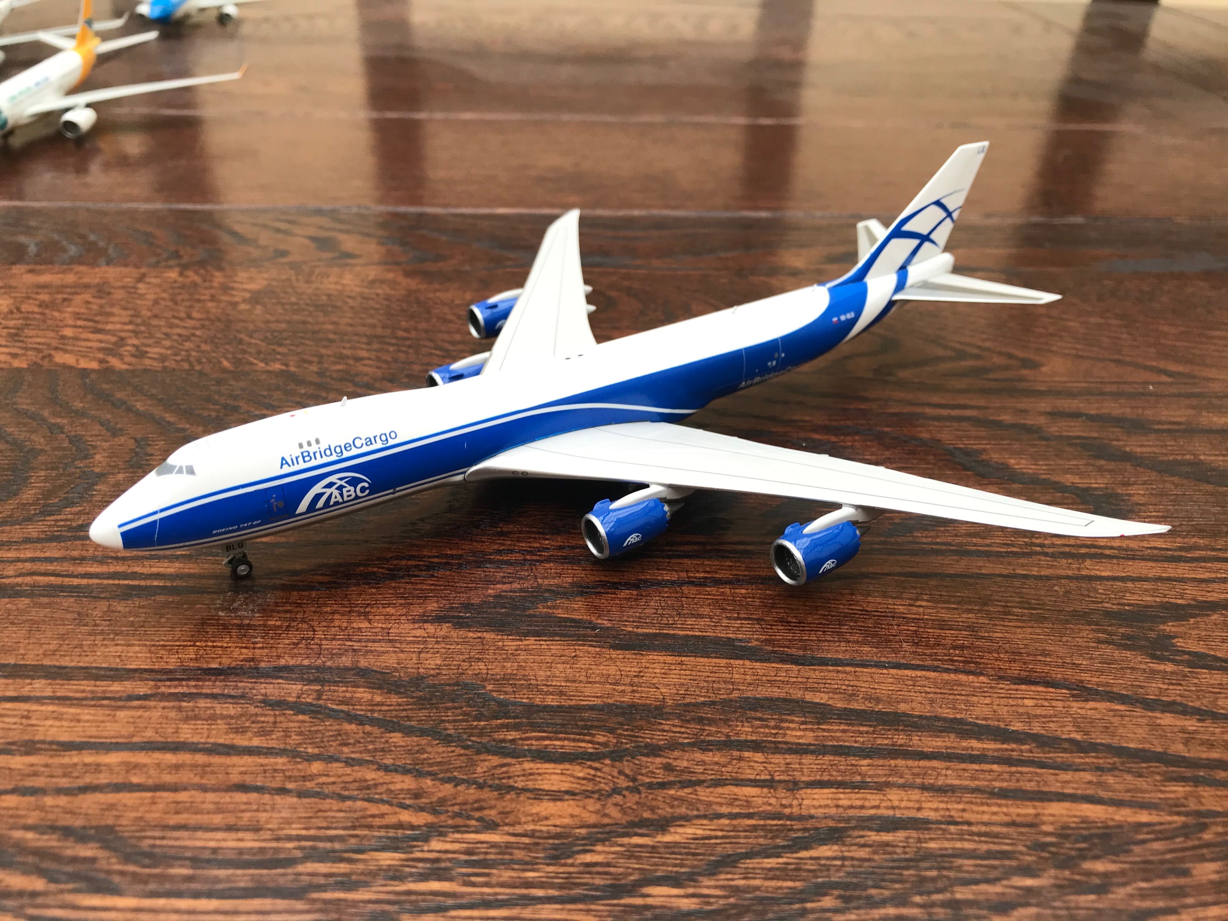 Model samolotu AirBridge Cargo Boeing 747-8F, 1:400