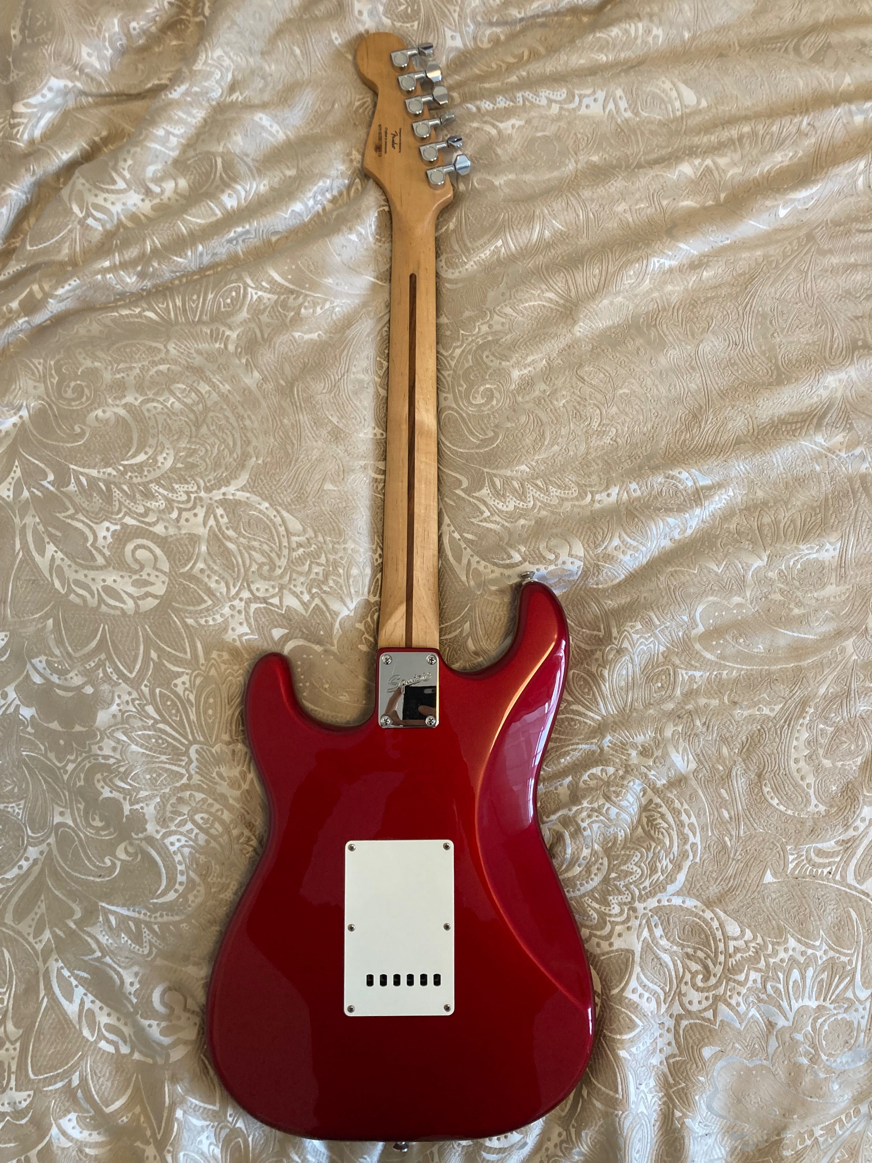 Excelente guitarra eletrica Fender Squire Affinity Stratocaster + Amp
