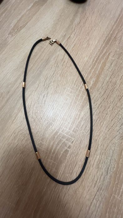 Продаётся мужской фирменный шнурок со вставками