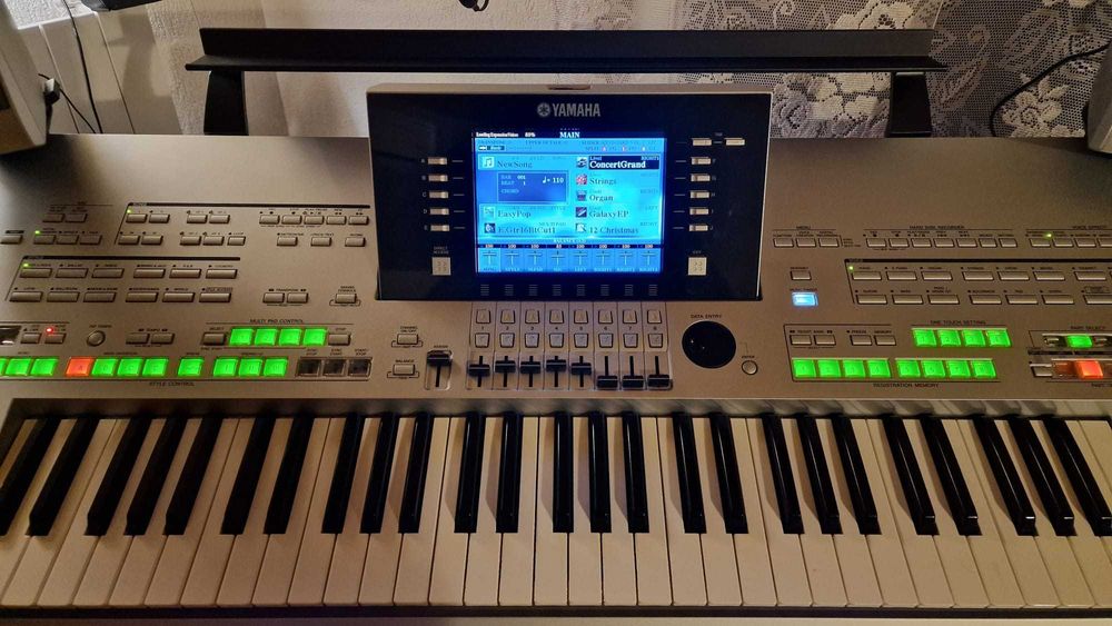 Sprzedam Yamaha Tyros 3