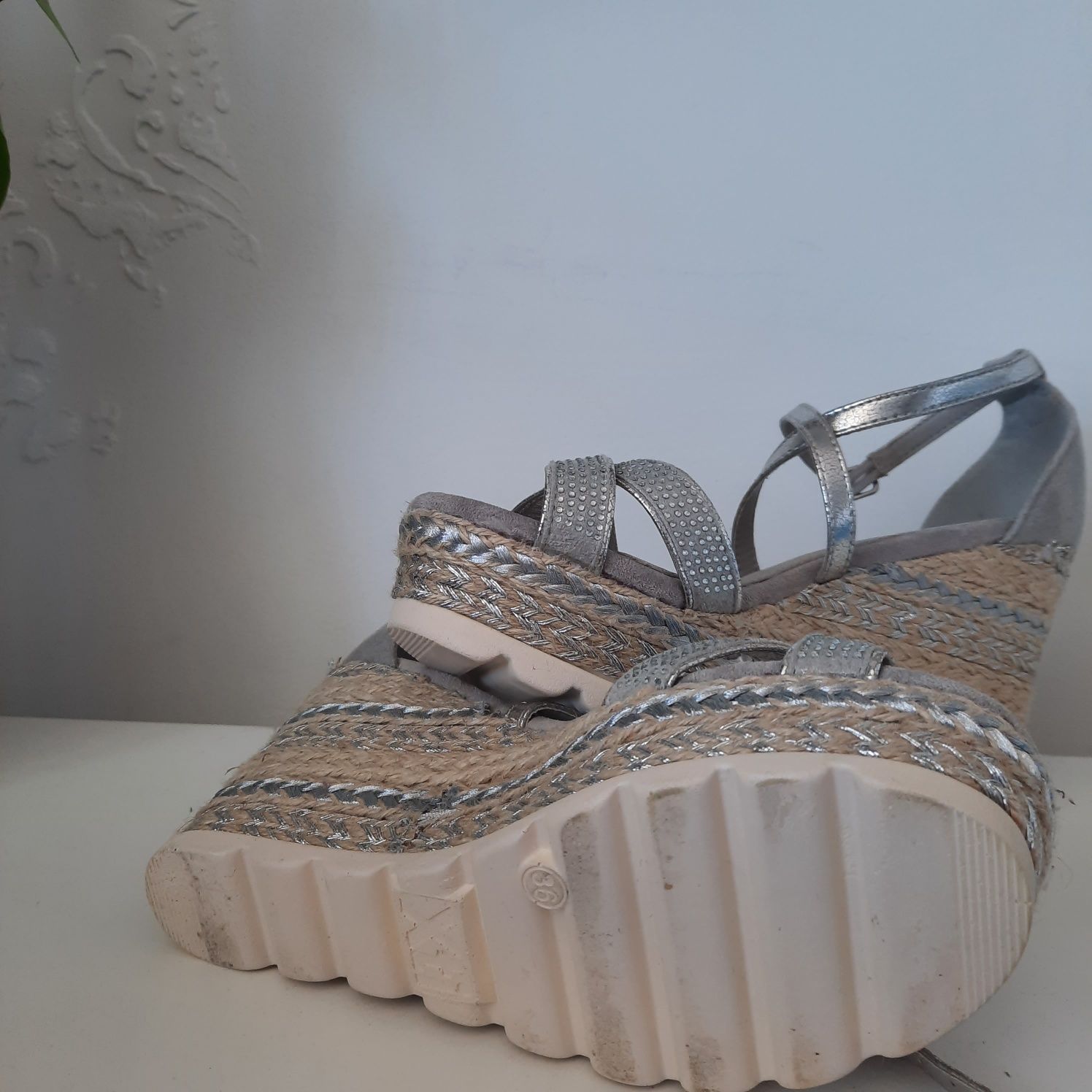 Srebrne sandały espadryle na koturnie XTI (roz.36)