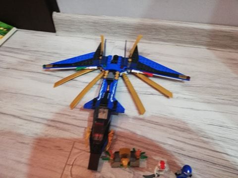 LEGO Ninjago 9442 Burzowy Myśliwiec Jaya Snappa