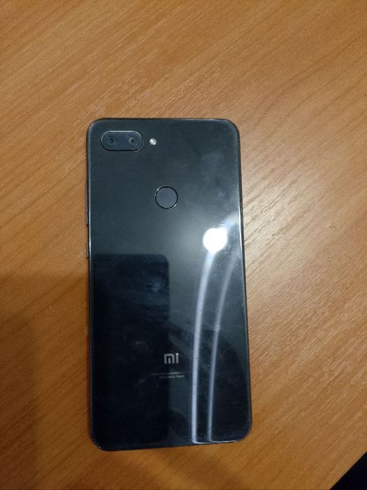 Продам б/у смартфон Xiaomi Mi 8 Lite в хорошем состоянии