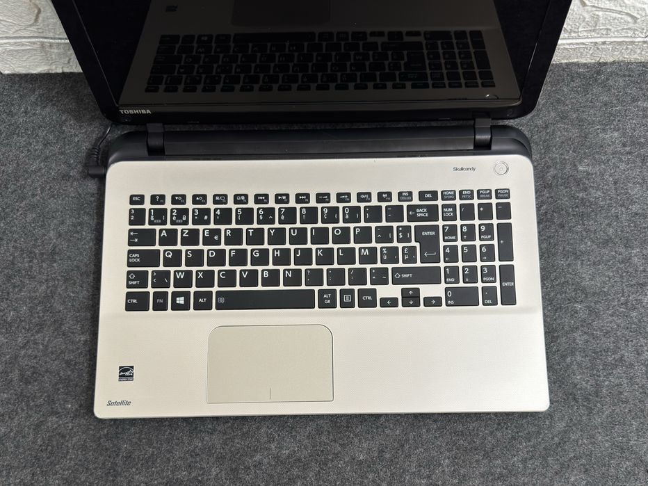 Ноутбук Toshiba L50 Core i3 8GB Батарея 4 години