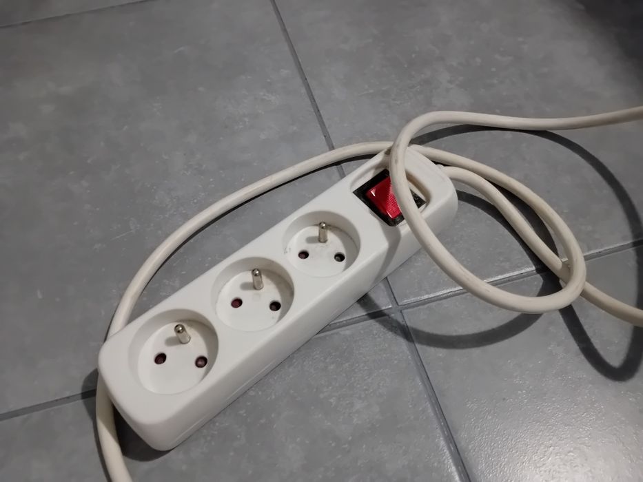Rozgałęziacz z przełącznikiem Anslut