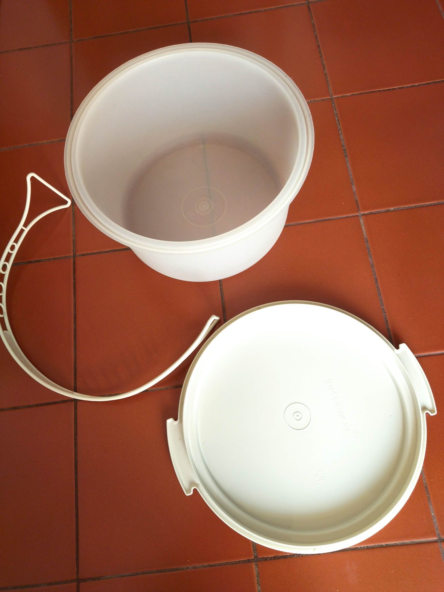 Tupperware bolo grande