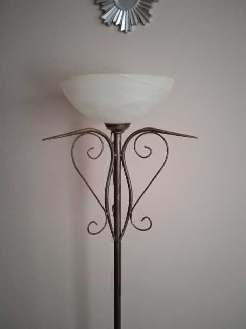 Lampa podłogowa w idealnym stanie