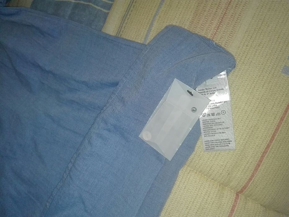 Camisa nova com mangas bordadas