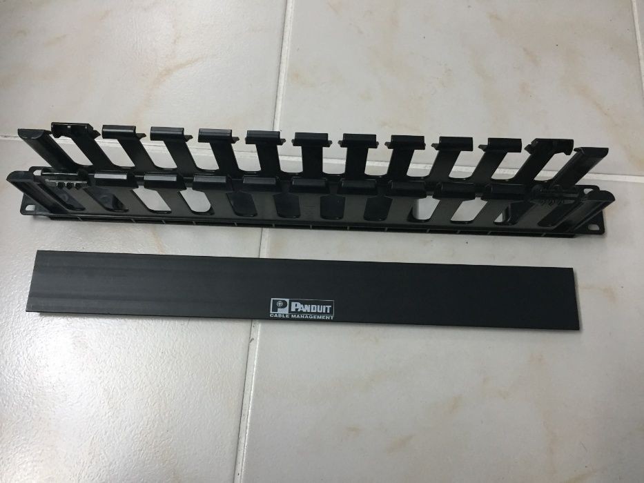 Guia de Cabos 1U Frontal da Panduit