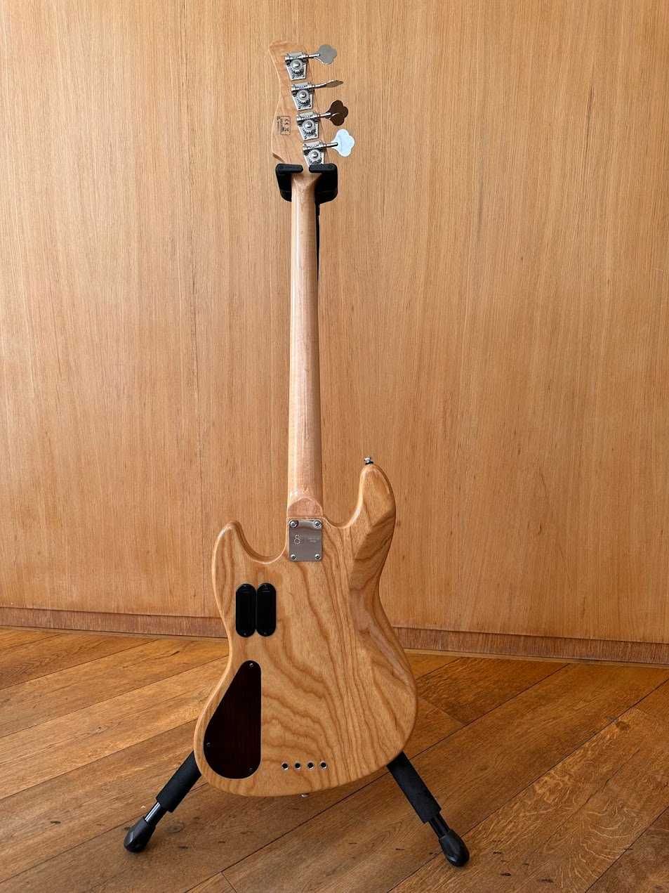 Sire Marcus Miller V9 Swamp Ash-4 Gitara basowa