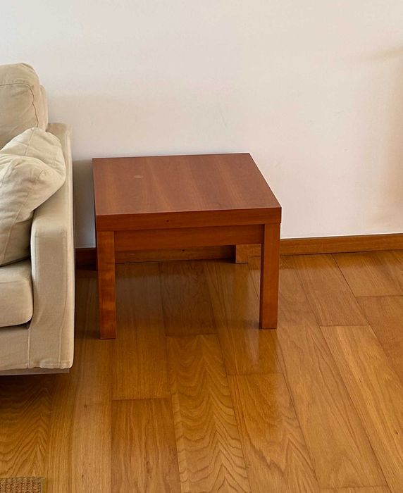 3 Mesas de apoio, uma maior e duas mais pequenas