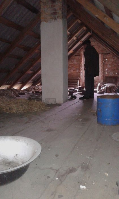 Продається  Земельна Діляка з будинком під лісом