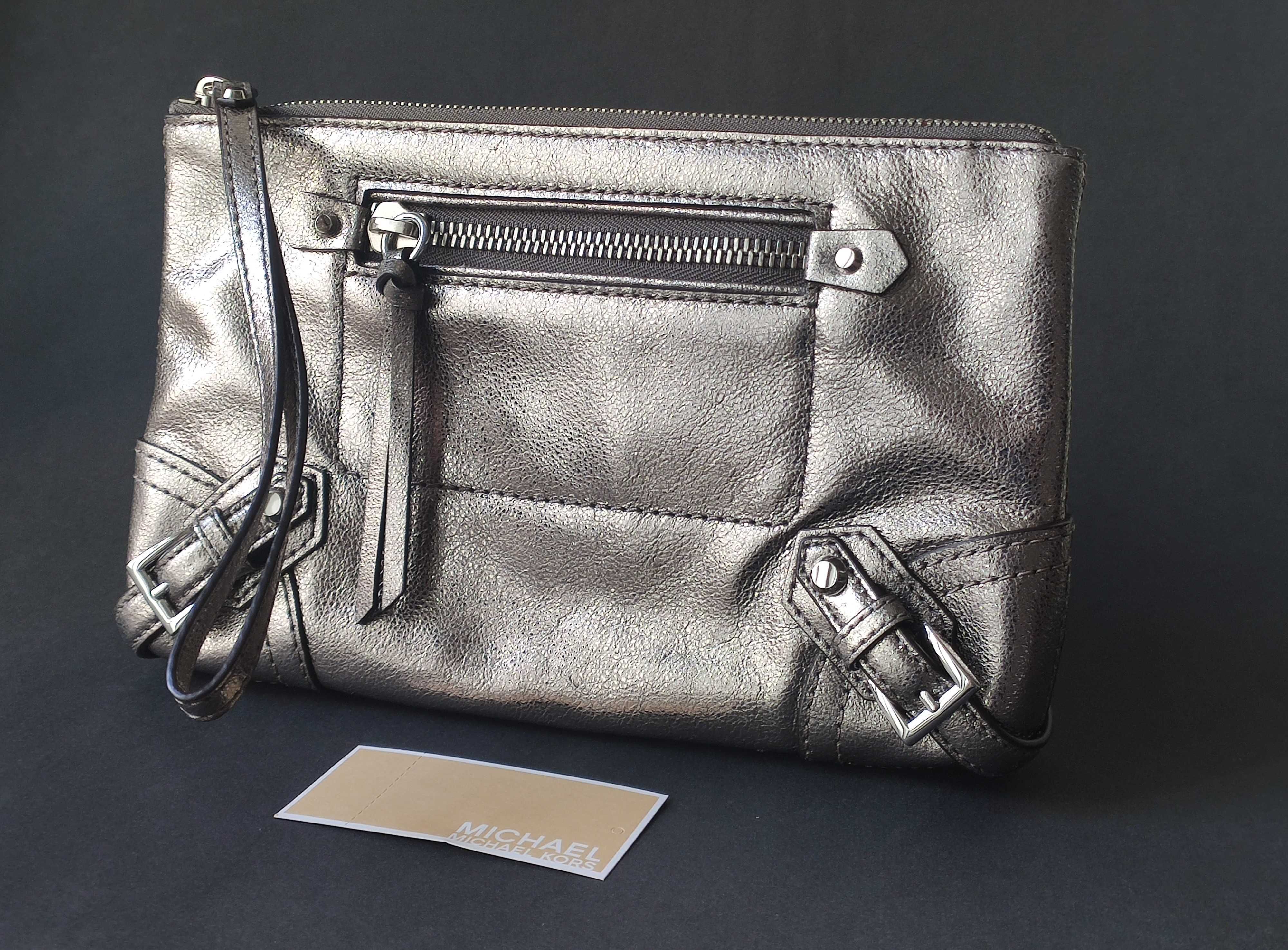 Bolsa clutch pochete em pele prateada prata, Michael Kors