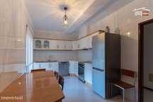 Excelente Apartamento T2 Com Cozinha Equipada Elevador Junto A Rodo...