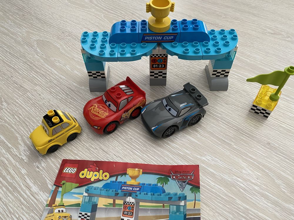 LEGO Duplo Piston Cup Race