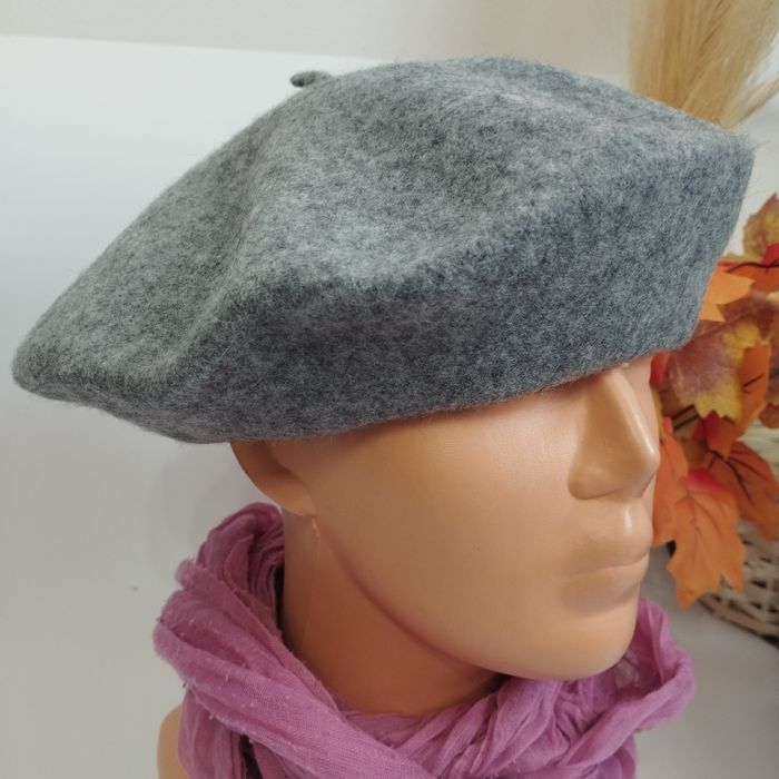 Klasyczny i elegancki beret damski – 100% wełna, nowy z metką!

Sprzed