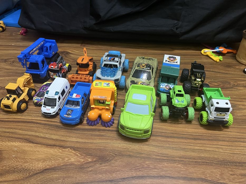 Дитячі машинки всі в хорошому стані