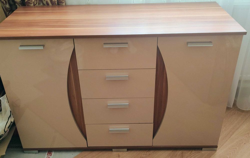 Комплект меблів у вітальню.