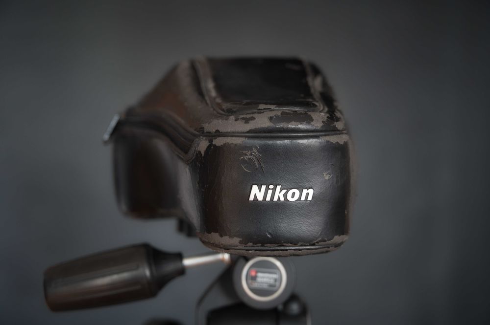 Analogowy Nikon F90X obiektyw 35-135 i lampa SB-24